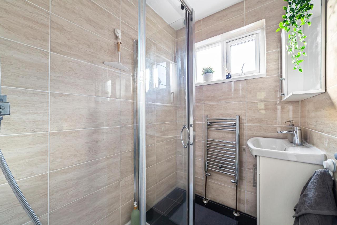 Arte Stays - 3-Bedroom Bright House London, Haggerston, Garden, Parking, 8 Min Walk To Haggerston Station, Weekly Or Monthly Stays, Serviced Accommodation - 7 Guests Exterior foto